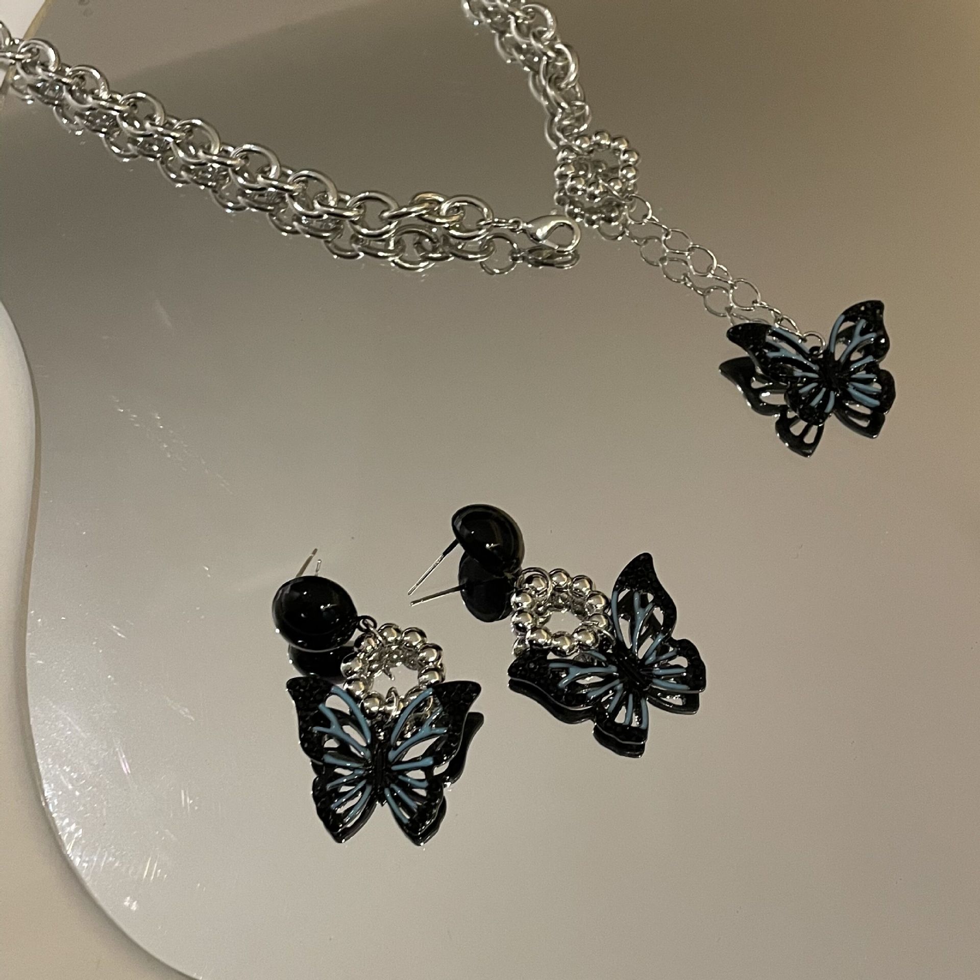 Simple Alloy Butterfly Pendant Necklace display picture 5