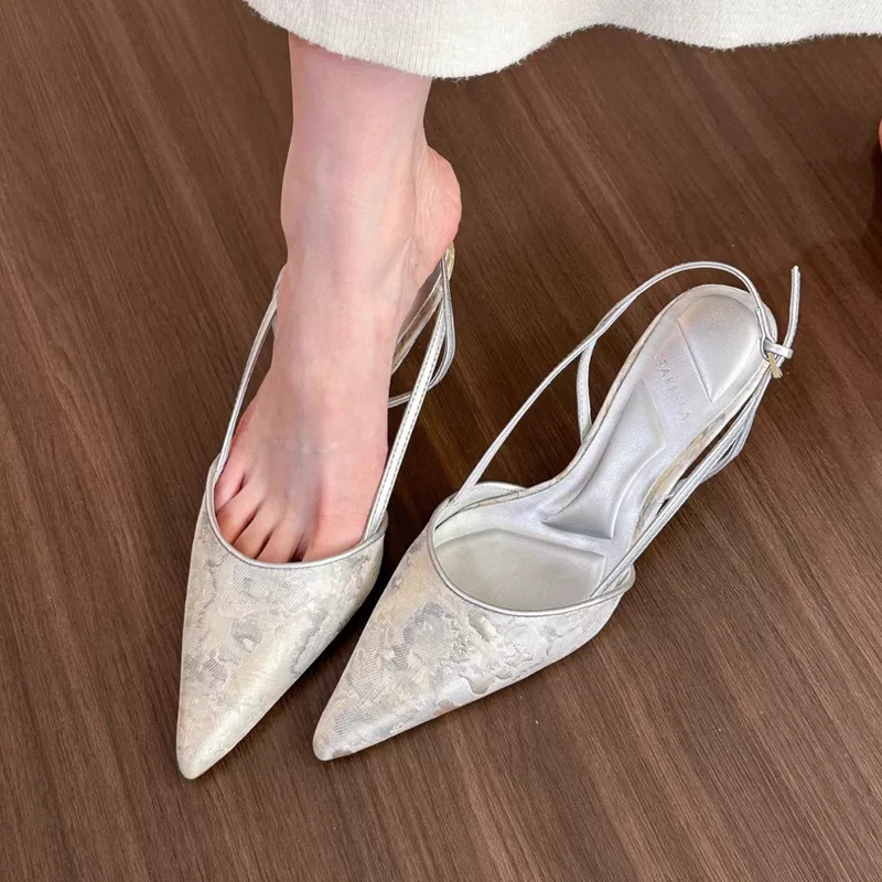 2025 Новые китайские стильные туфли на высокий каблук с pointed toe, женские вышивка, задняя полость, открытая маленькая обувь, универсальный темперамент, шпилька