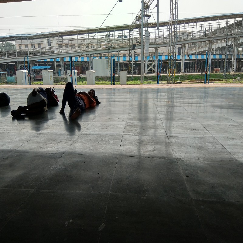 WEA水性环氧沥青，施工顺序及方法：施工顺序应先作节点。