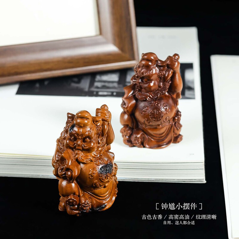 Lightning-struck jujube wood Zhong Kui creative wood carving, finely carved Zhong Kui, a fortune-bringing and blessing craft ornament and art piece Lightning-struck jujube wood Zhong Kui creative wood carving, finely carved Zhong Kui, a fortune-bringing and blessing craft ornament and art piece
