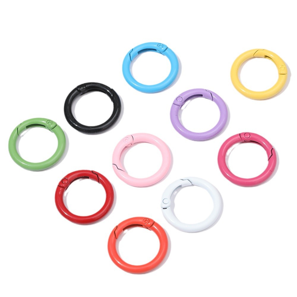 Suministro directo de fábrica macron multi-color pintura anillo de resorte de aleación anillo abierto redondo pequeña hebilla redonda accesorios de joyería al por mayor