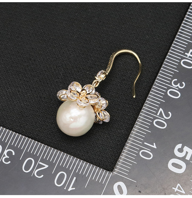 1 Pair Pearl Copper Freshwater Pearl Earrings Flower Drop Earrings display picture 2