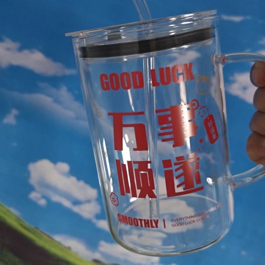 Resistente al calor ins Internet celebridad de gran capacidad de alta temperatura de vidrio borosilicato resistente elevar taza de agua con tapa y paja taza al por mayor