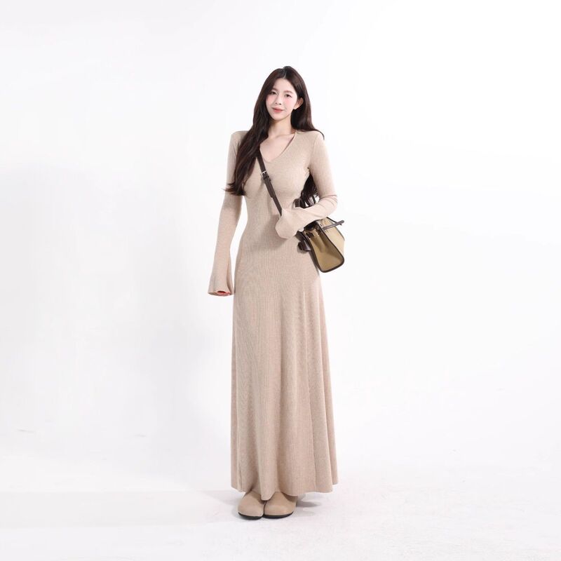 Khaki V-Neck Long-Sleeved Knitted Dress for Women in Early Autumn and Winter, Slim-Fitting and Hip-Hugging Long Dress