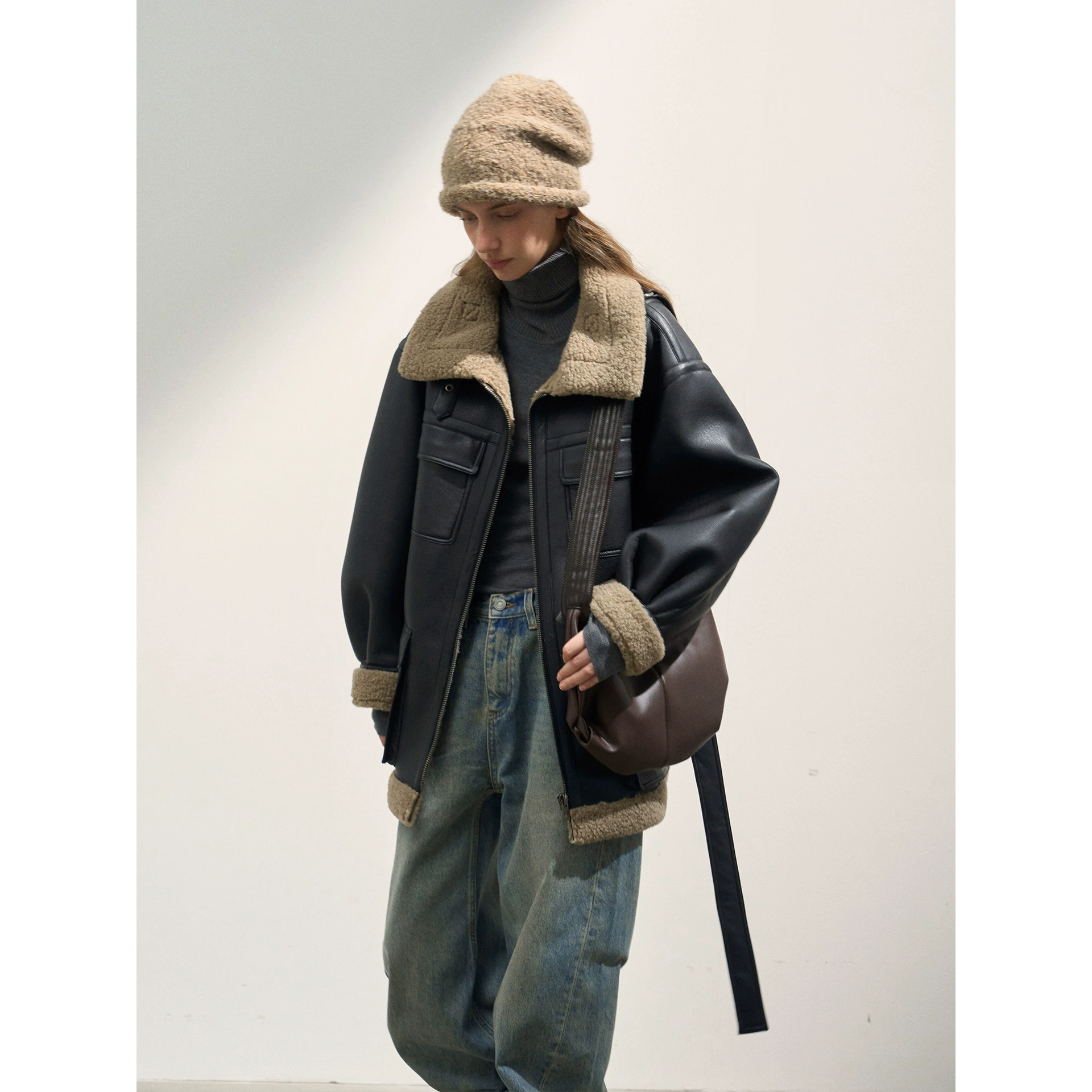 [Collline] COLNE новый зимний дизайн чувство стоячий воротник наклейки сумка для талии средней и длинной плюшевой куртки куртка C4491