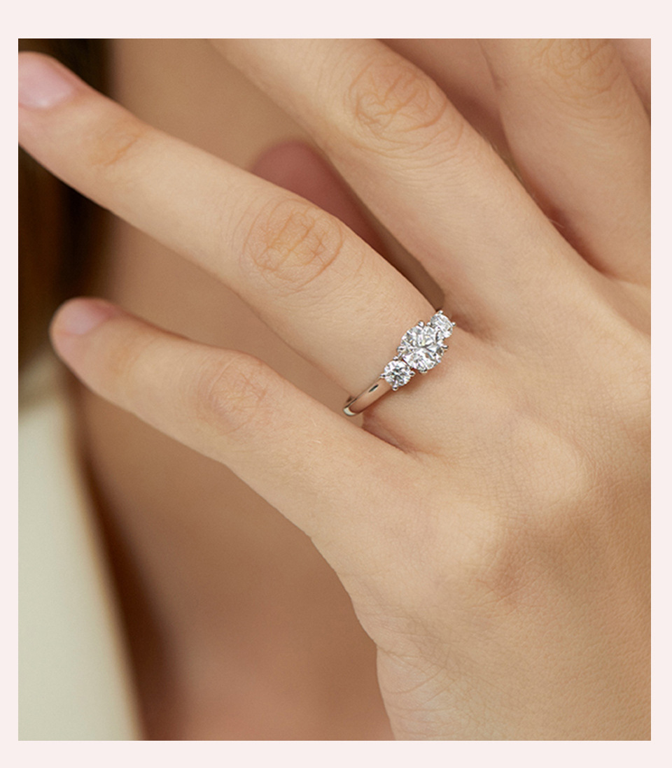 1 Piece Quantity Wedding Occasion 925 Sterling Silver Material 925 Sterling Silver Moissanite Round Rings