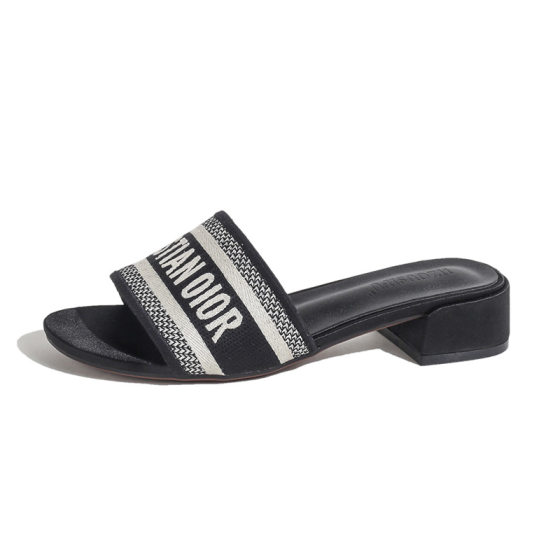 Three Centimeters Thick Heel Slippers Women's Outer Wear Summer 2025 New Beach Embroidered High Heel Slippers Casual One-word Sandals