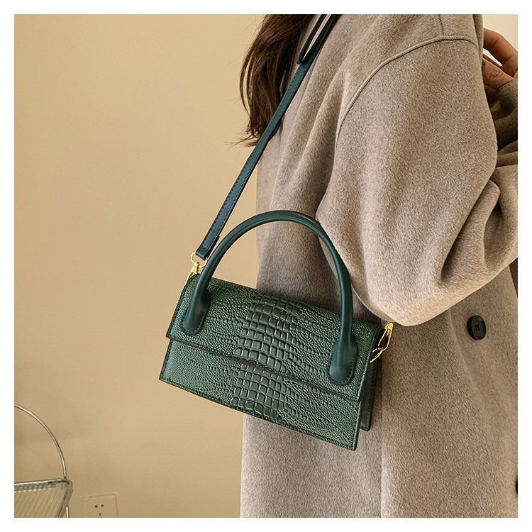 2024 bolso cuadrado pequeño, sentimiento transfronterizo de alta gama, estilo de nicho, bolso de mujer con letras extranjeras, bandolera con patrón de cocodrilo