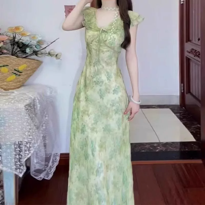 Женское летнее платье 2025 года с французским воротником, короткими летящими рукавами, зеленым цветочным принтом, завышенной талией и длинной юбкой для стройности.