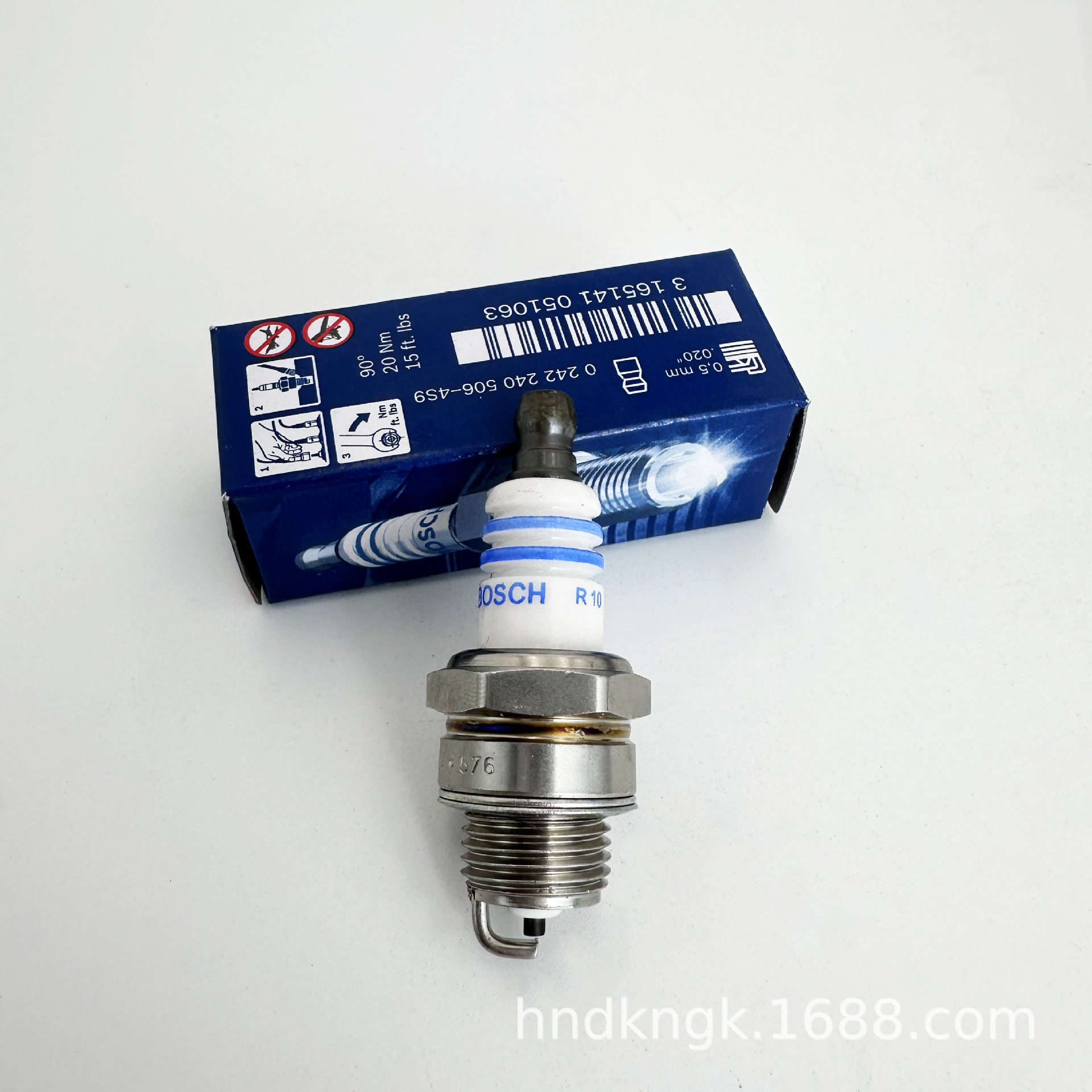 Bosch Wsr6F 7547 Spark Plug Is Suitable for Small Two-Stroke Engines, Motors, Water Pumps, and Go-Karts