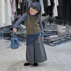 女童套装秋装2025新款针织马甲条纹打底衫百搭屁帘阔腿裤子四件套