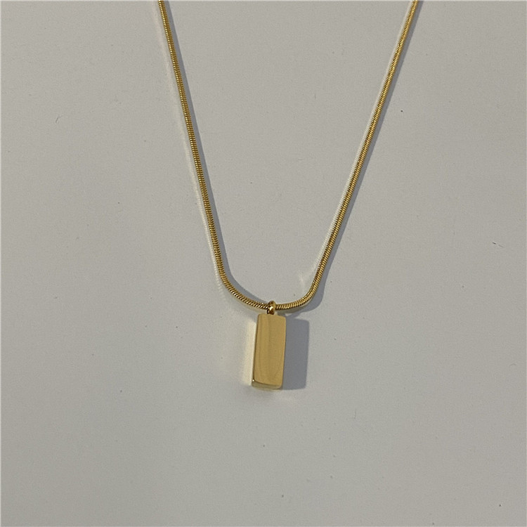 Collier à pendentif carré en titane et acier pour femmes, nouveau style minimaliste et cool, petite brique dorée, avec une niche, en corée du sud_voghion.com