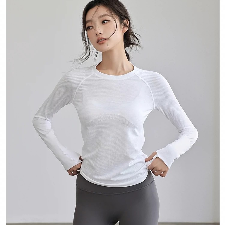 Demi-season fitted yoga clothing