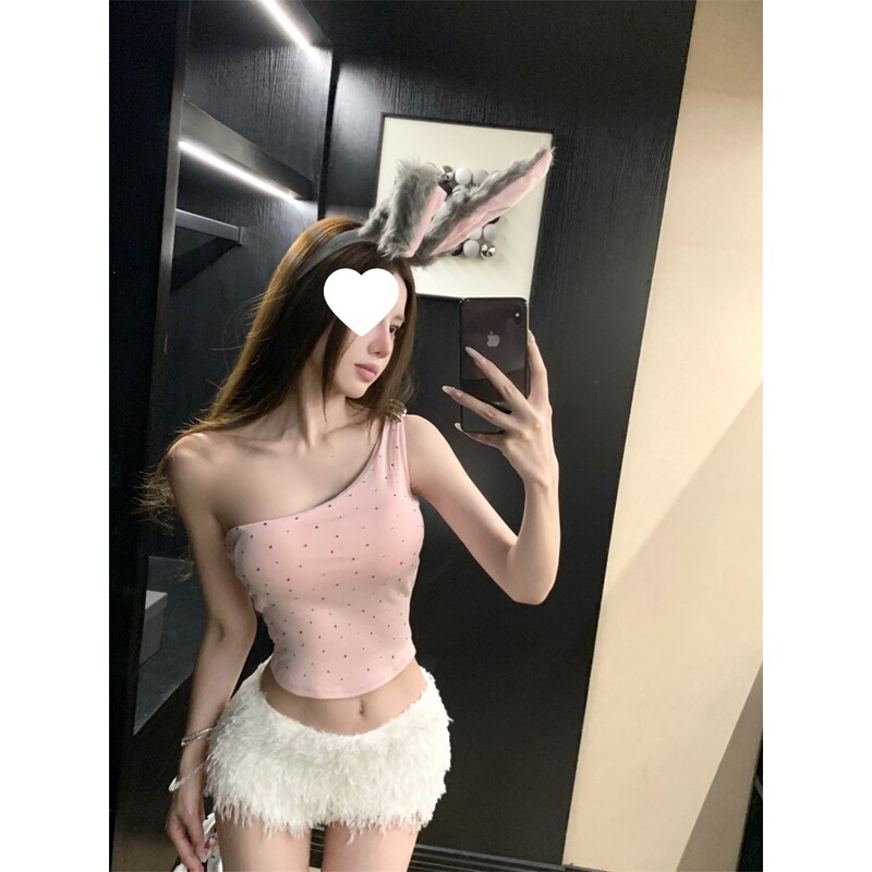 Rhinestone embellished one-shoulder camisole for women, spring/summer pullover Thai-style hot girl off-shoulder tube top, unique and stunning Rhinestone embellished one-shoulder camisole for women, spring/summer pullover Thai-style hot girl off-shoulder tube top, unique and stunning