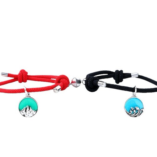 A pair of student handmade oil-woven friendship bracelets for long-distance lovers, representing magnetic attraction and solemn vows, direct sale gift.