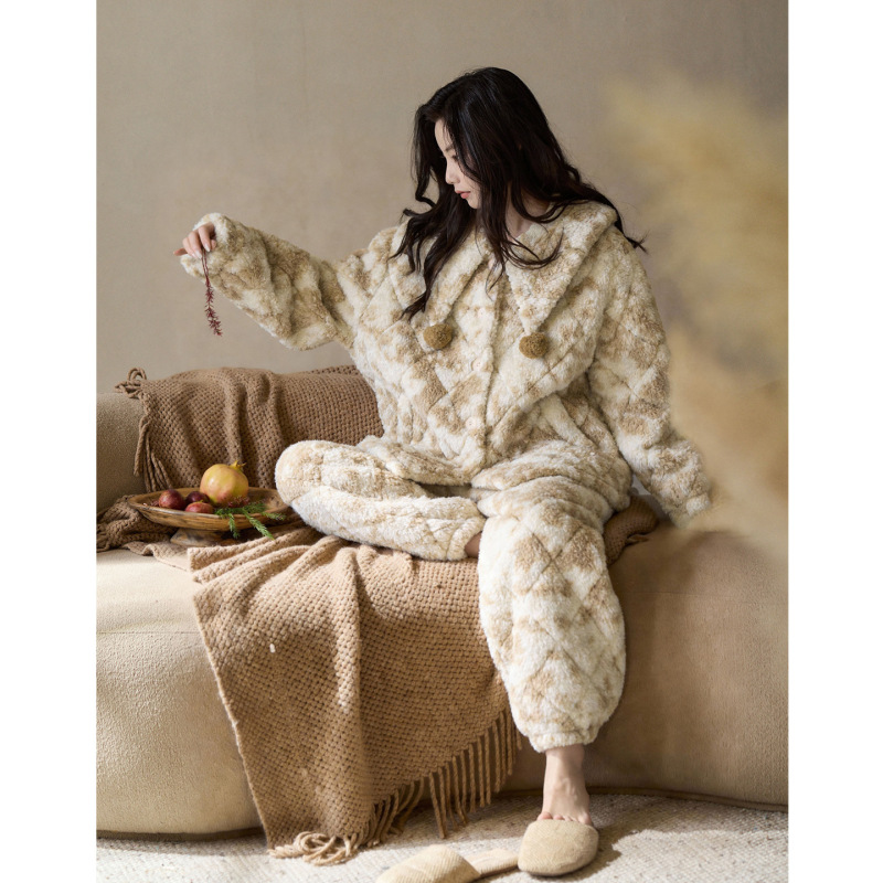 Women's Winter Quilted Pajamas, Three-Layer Thickened Coral Fleece, Heated and Warm, Can Be Worn Outside, Doll Collar Loungewear, Autumn and Winter Style Women's Winter Quilted Pajamas, Three-Layer Thickened Coral Fleece, Heated and Warm, Can Be Worn Outside, Doll Collar Loungewear, Autumn and Winter Style