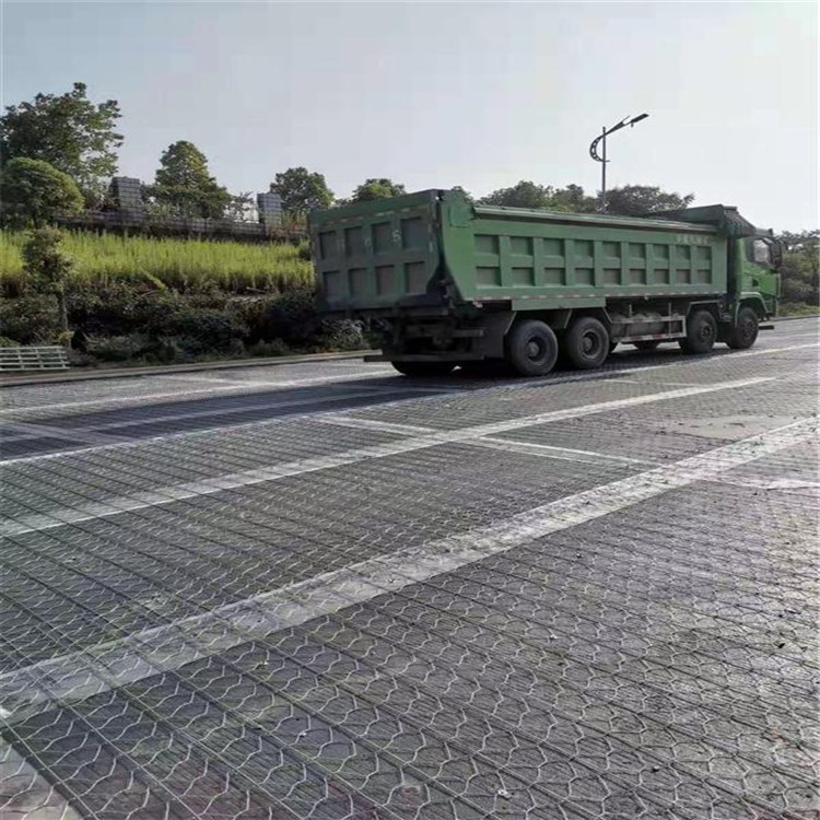 路面加筋网高速公路沥青路面六角加筋网厂家加筋机编网修路铁丝网