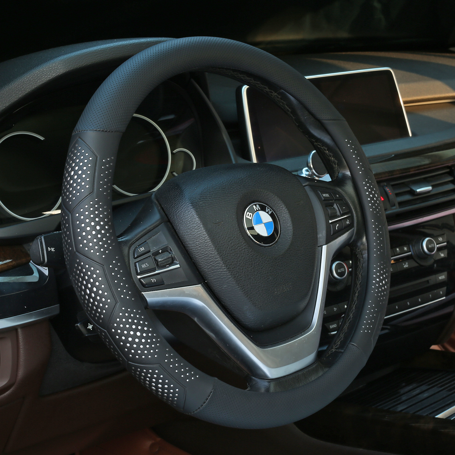 Amazon car steering wheel cover four seasons universal three-dimensional embossed elastic leather sports fashion car handle cover
