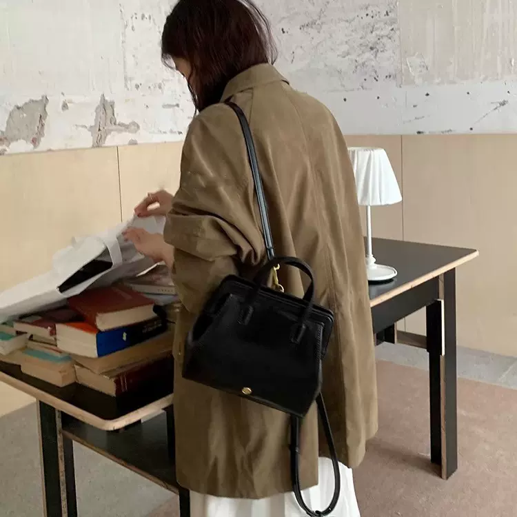 韩版风格秋冬新款ins女包复古轻便背包小众复古黑色双肩包潮手提