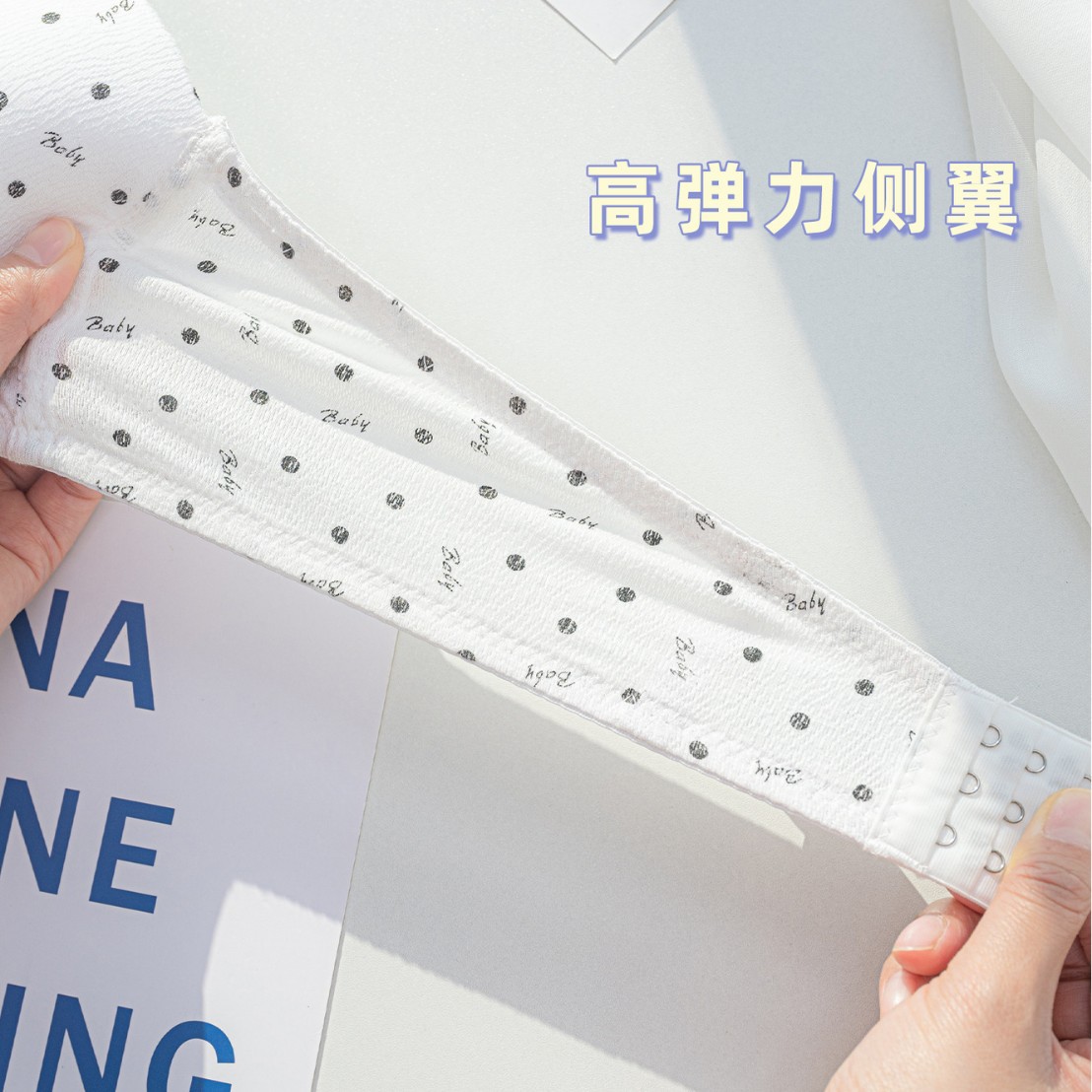 Sin tirantes, dos hermosos puntos de onda en la espalda, retraído lateral, retraído, retraído, retraído, antideslizante, leche auxiliar, ropa interior antiflacidez, sujetador de texto para niña