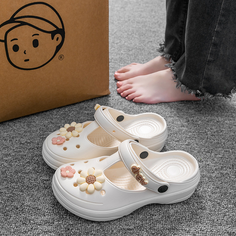 A generation of hair hole shoes women summer wear 2025 new cute thick bottom baotou beach dual-use sandals women