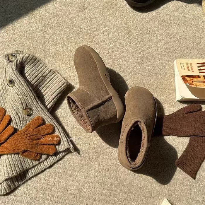 Stivali da neve invernali da donna con fodera in pelliccia sintetica, suola in gomma spessa, punta rotonda e design basso per un comfort casual e caldo. Stivali invernali corti e profondi._voghion.com