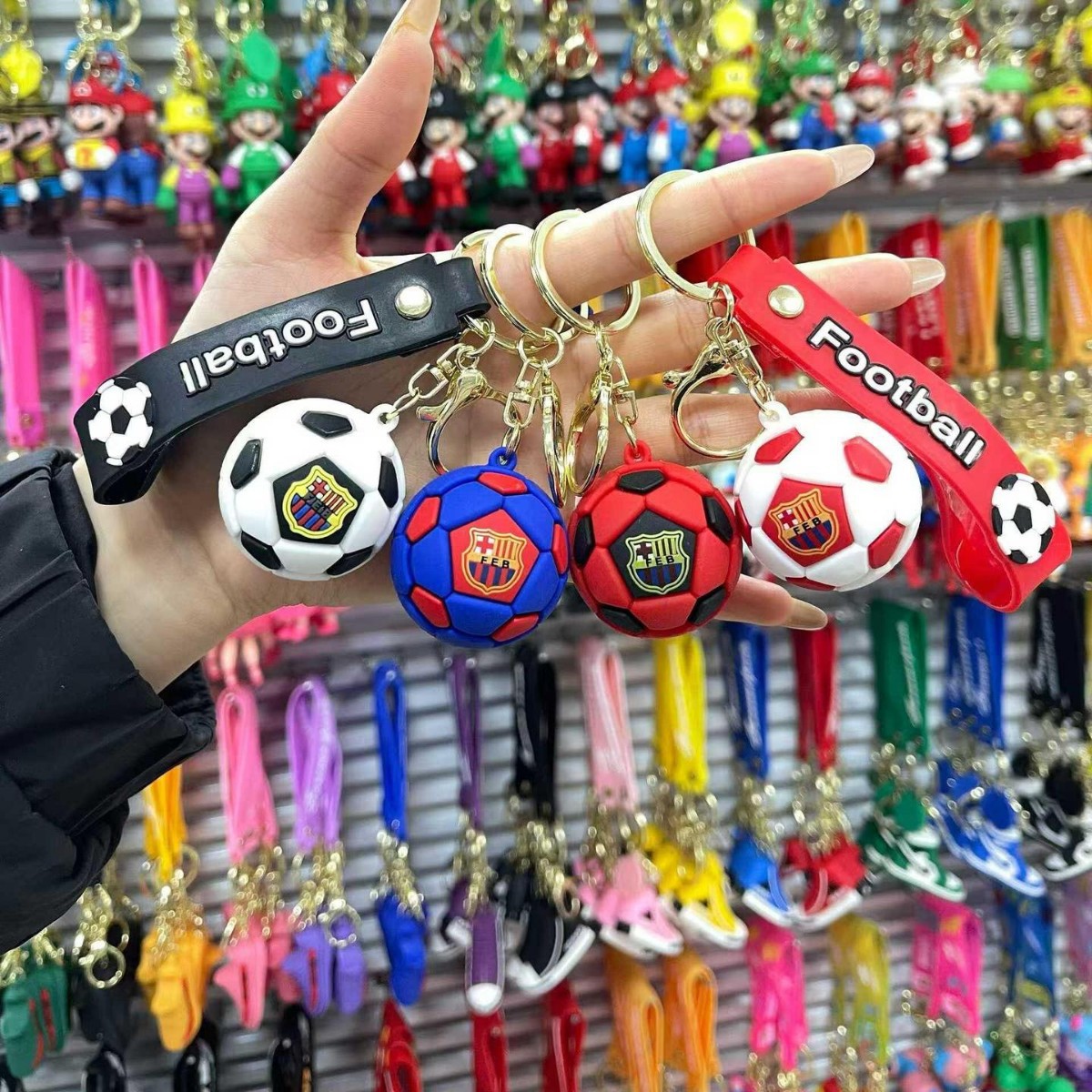 Transafronteriza venta en caliente bonito conejo de fútbol tigre ternera llavero bolsos para hombres y mujeres colgantes fuente al por mayor