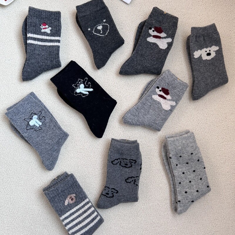 The more I really like it! Soft waxy wool small milk dog tube socks ~ autumn and winter atmosphere feeling socks women