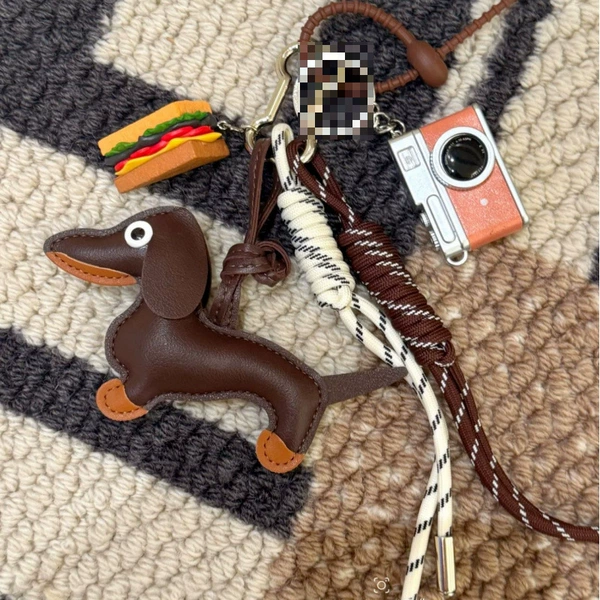 Sausal Dog Sandwich Retro Camera M Wind Pendant
