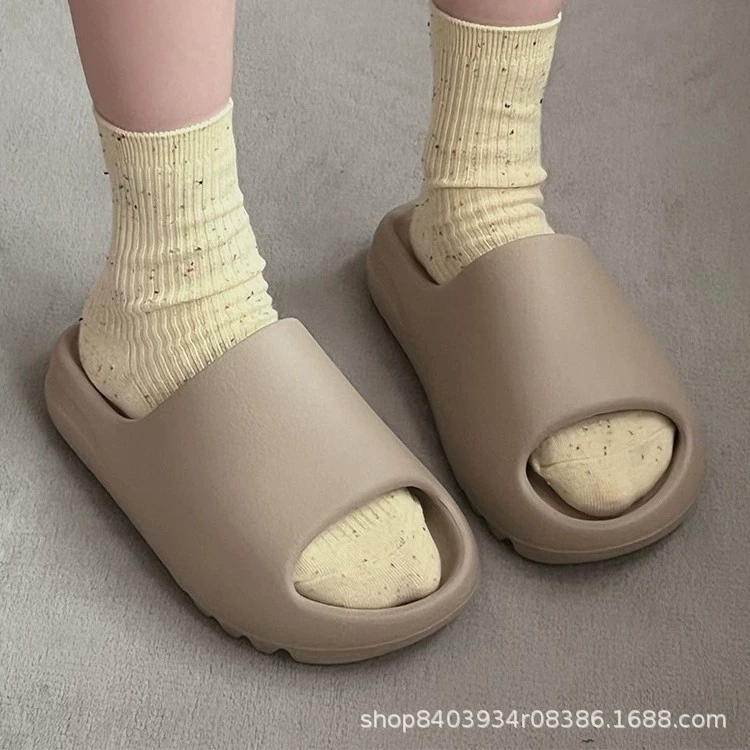 Сланцы coconut женские OG YEEZY противоскользящие 2025 новая толстая подошва внешняя обувь однослоговые летние сандалии