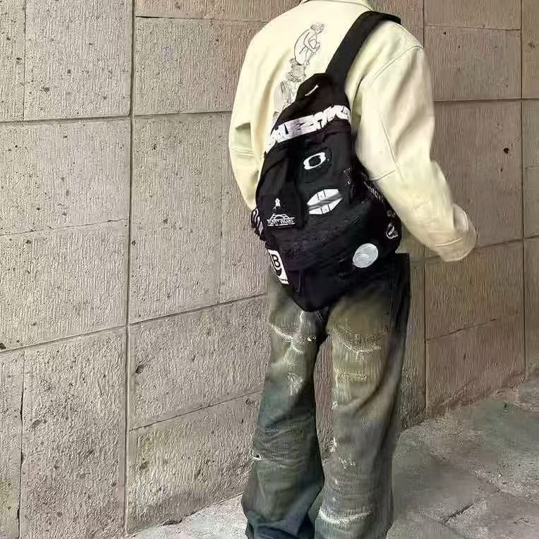 贴布刺绣破坏做旧背包徽标图案双肩包uzi vert同款