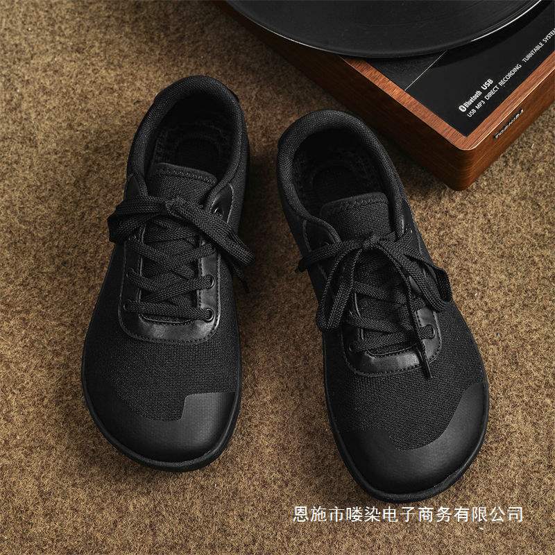Nuevos zapatos descalzos de verano para hombres de Xinjiang Wolf, zapatos de malla ligeros y transpirables con suela suave, tamaño ampliado