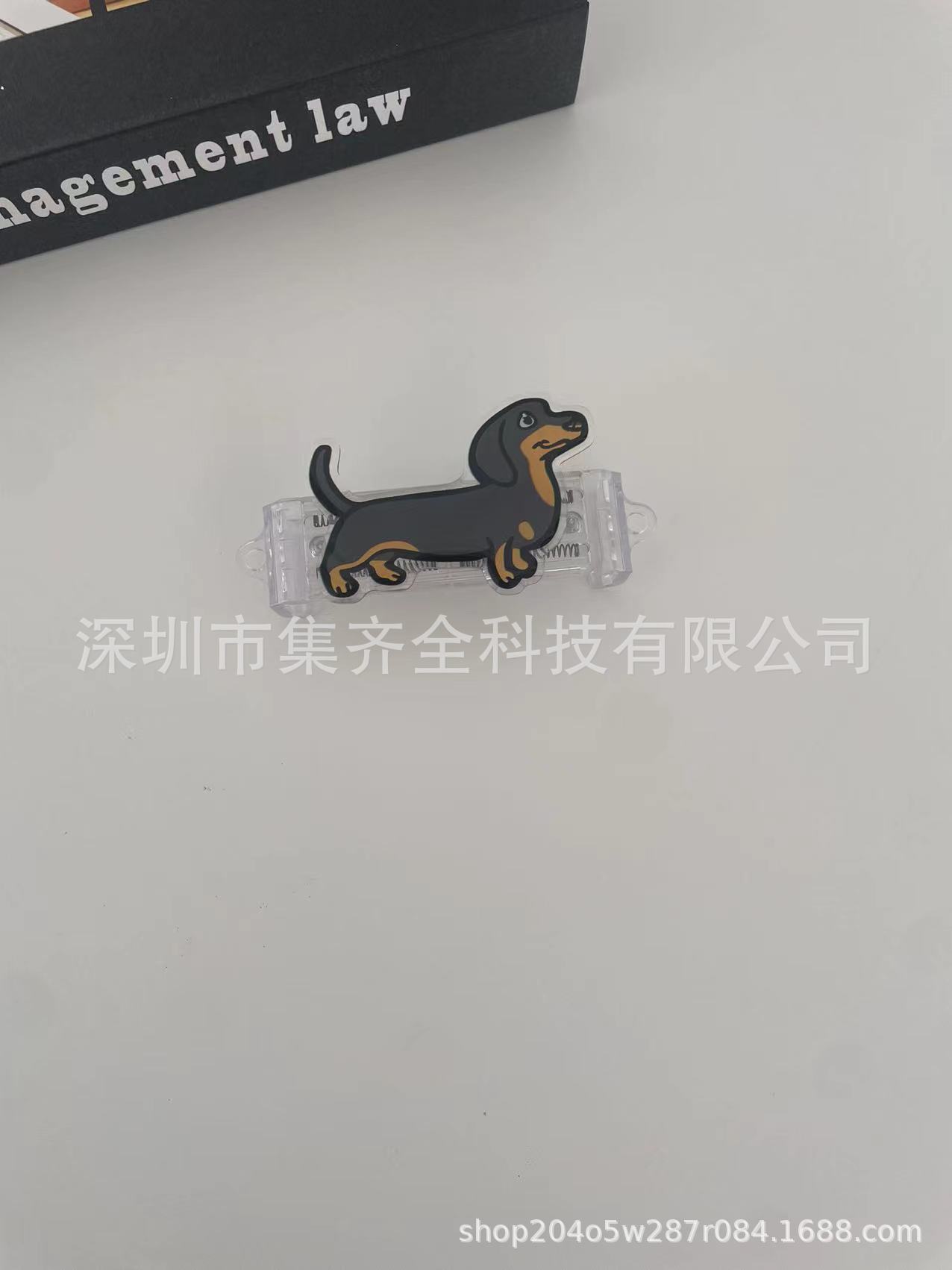 회색 갈색 닥스훈트