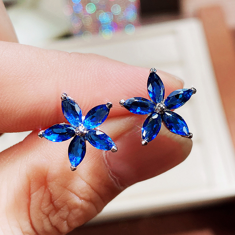 Korean Color Star Flowers Five-pointed Star Ladies Copper Earrings display picture 4