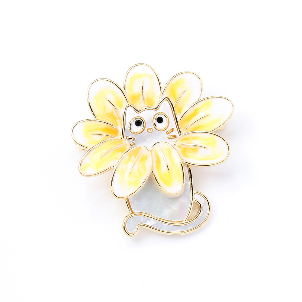 Eco-Friendly Electroplated Purple and Yellow Enamel Shell Cat Brooch, Cute High-End Animal Pet Pin Accessory for Women