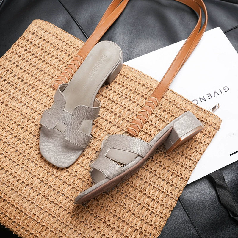 Женские тапочки на высоком каблуке, босоножки на толстом каблуке, новый стиль 2025, модные и высококачественные пляжные дорожные тапочки 3cm года.