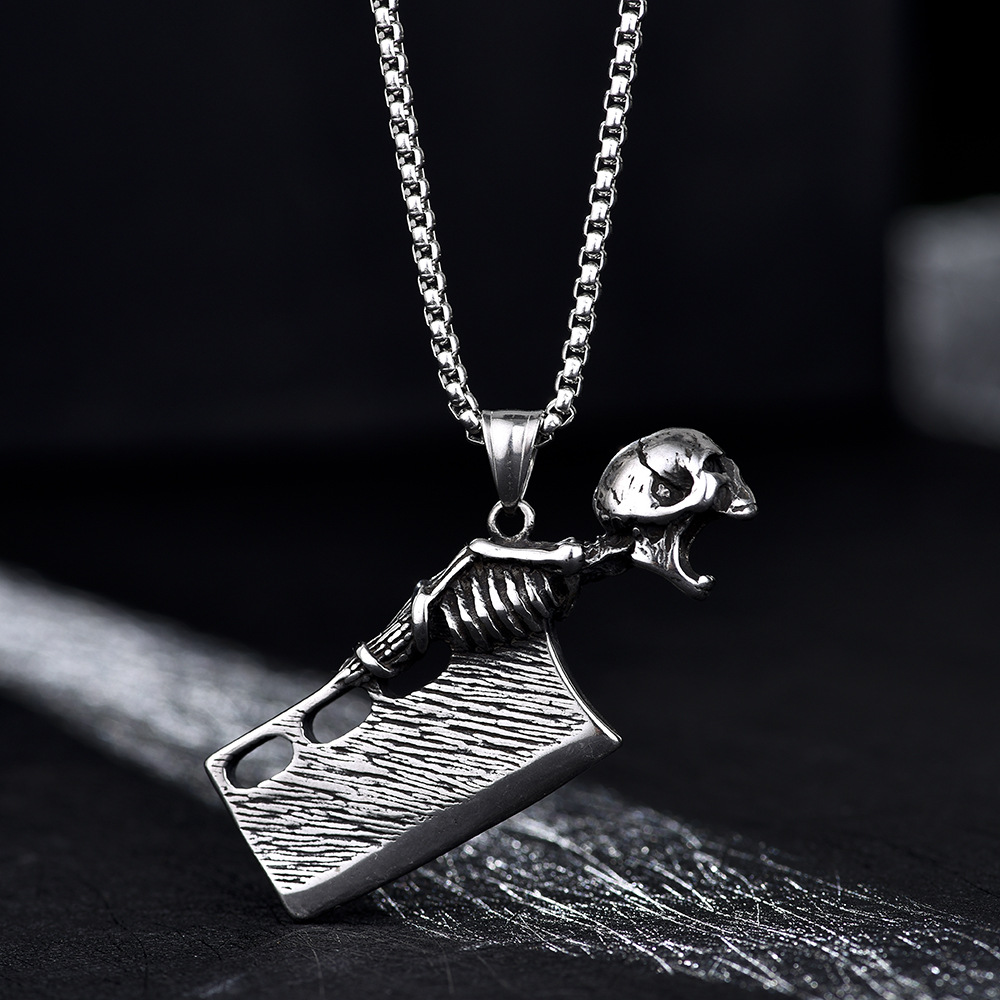 Collier homme style punk tête de mort et épée en acier inoxydable_voghion.com