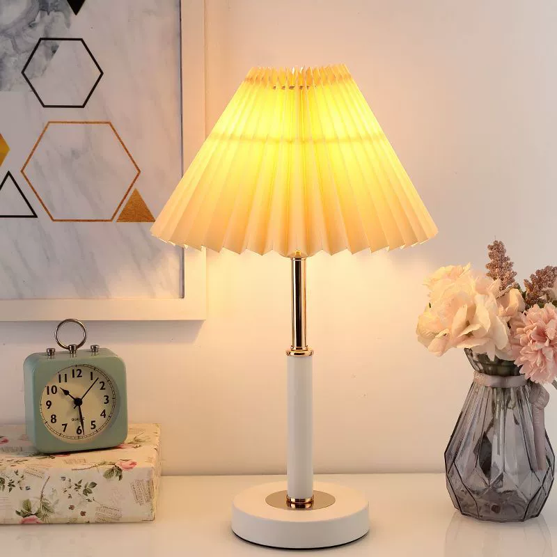 Модная классическая рабочая настольная лампа, энергосберегающий свет для спальни, стиль «лайт люкс», интернет-знаменитость