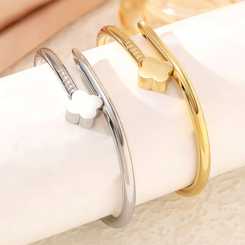 Titanium Steel Bracelet with Unique Design, Four-Leaf Clover Nail Design, Non-Fading Versatile Stainless Steel Bracelet, Jewelry Wholesale Titanium Steel Bracelet with Unique Design, Four-Leaf Clover Nail Design, Non-Fading Versatile Stainless Steel Bracelet, Jewelry Wholesale