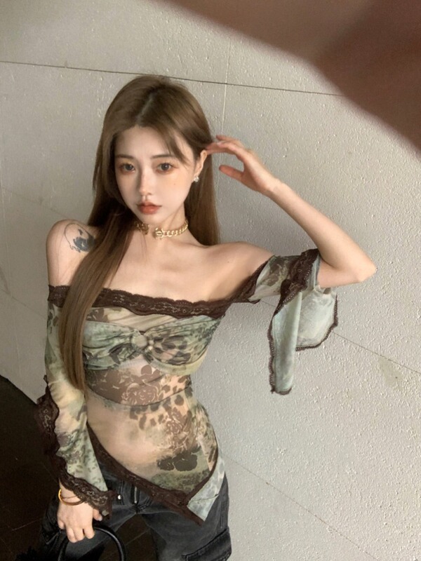 Pure Retro Irregular Lace Shoulder Long-sleeved T-shirt Women's Summer Spice Girl Slim-fit Lace Mesh Shoulder Top
