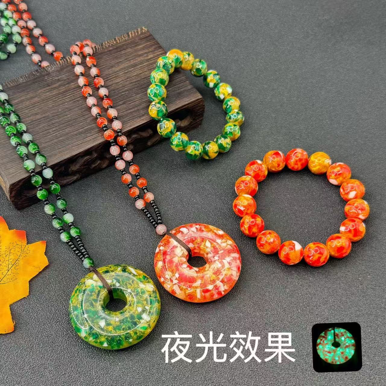 Two-piece set of red gold sand safety buckle pendant, flowing sand colored gold necklace, luminous resin bracelet, made from scraps, available for live stream.