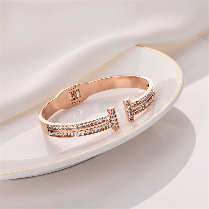 Comercio exterior Europa y los Estados Unidos transfronterizos alta edición cn abertura doble T pulsera mujer rosa diamantes geometría T brazalete joyería al por mayor