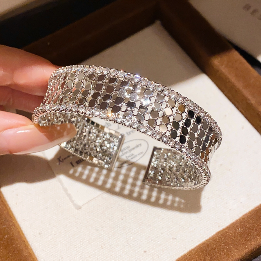 El temperamento francés arco de zircon pulsera de doble capa dulce ins pulsera de viento lujoso ligero de alto nivel sensación de joyas versátiles para mujeres