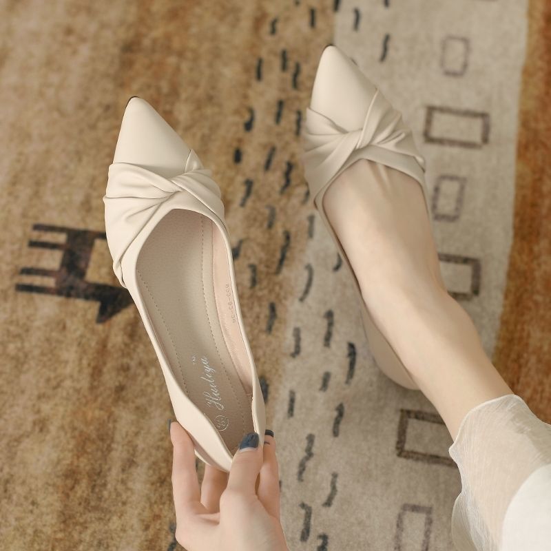 Women's shoes flat made of soft leather pointed-toe