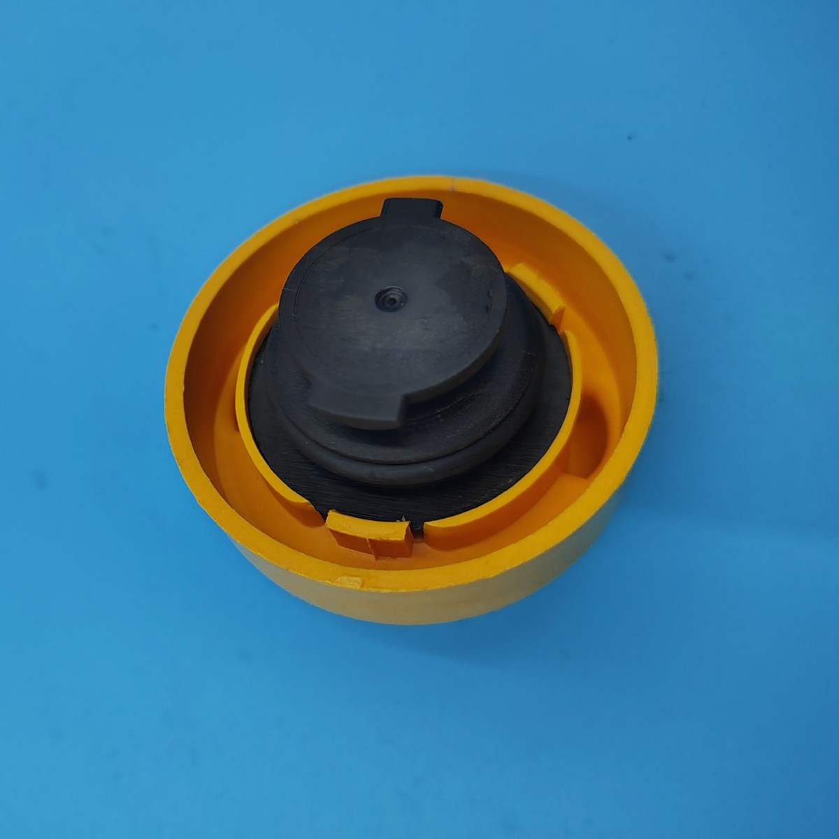 Oil Filler Cap Oil Cap 7701066086 7700110770 8200800258 7700741840