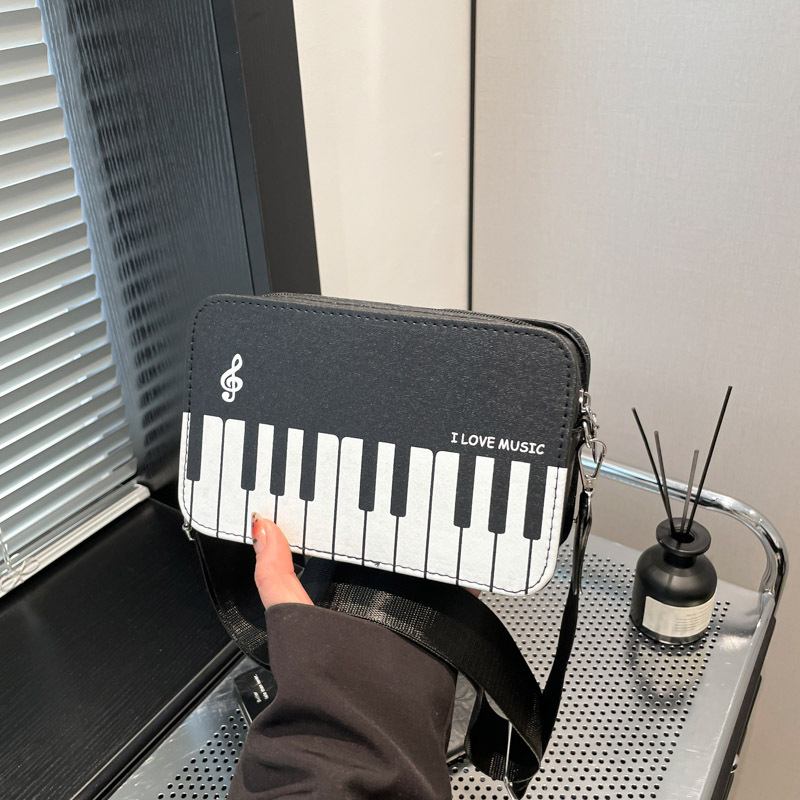 2025 invierno nueva moda color contraste pequeño bolso cuadrado niña dulce personalidad piano notas pequeñas bolso femenino portátil
