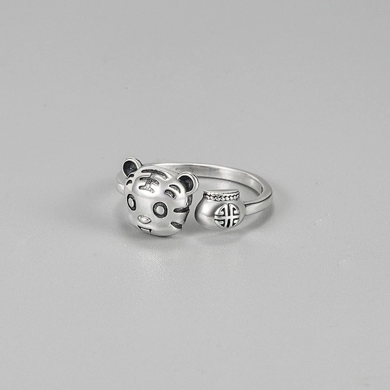 Floral Accent Ring, Small Elegant Design, Lightweight Decorative Accessory