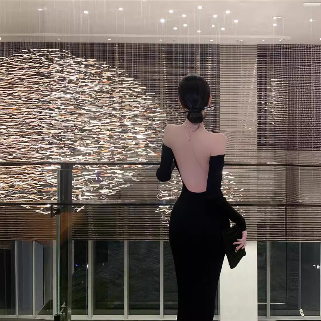 Black off-shoulder dress 2022 Spring French socialite Hepburn style elegant backless tube top dress