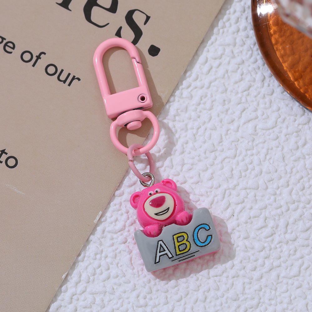 Dibujos animados rosa fresa oso llavero colgante ins estilo mochila lápiz caso pequeño colgante novias regalo joyería Accesorios