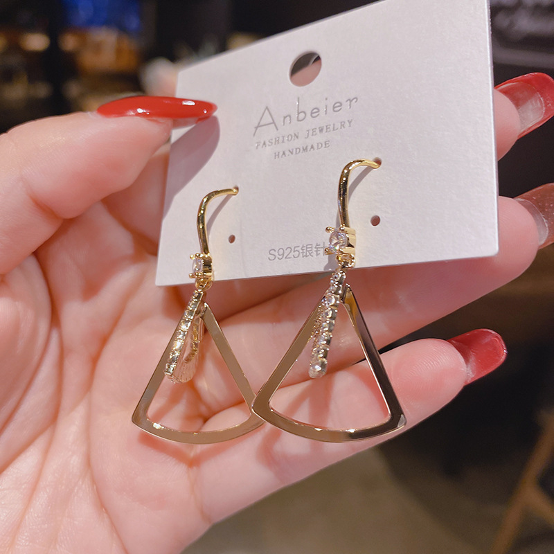 Fashion Geometric Triangle Three-dimensional Tower Copper Inlaid Zircon Earrings Wholesale display picture 2